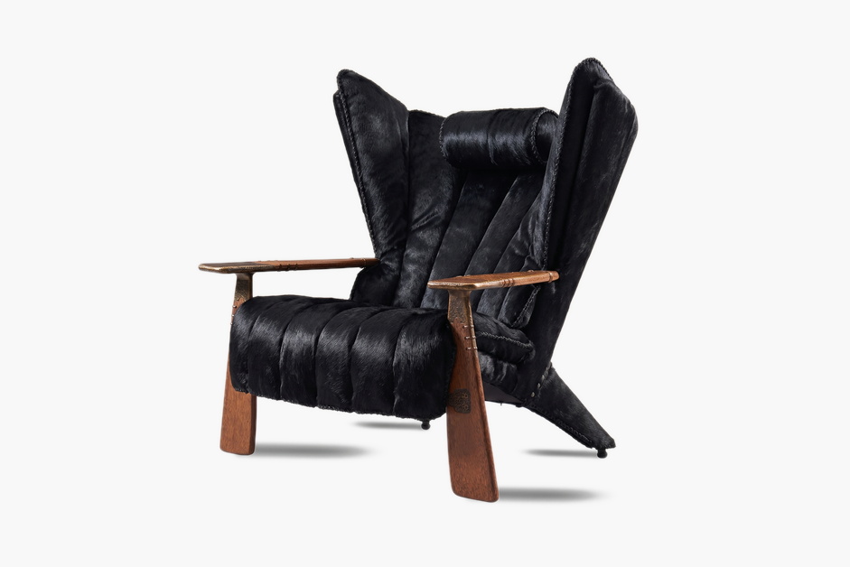 Verite Armchair black fur leather variant
